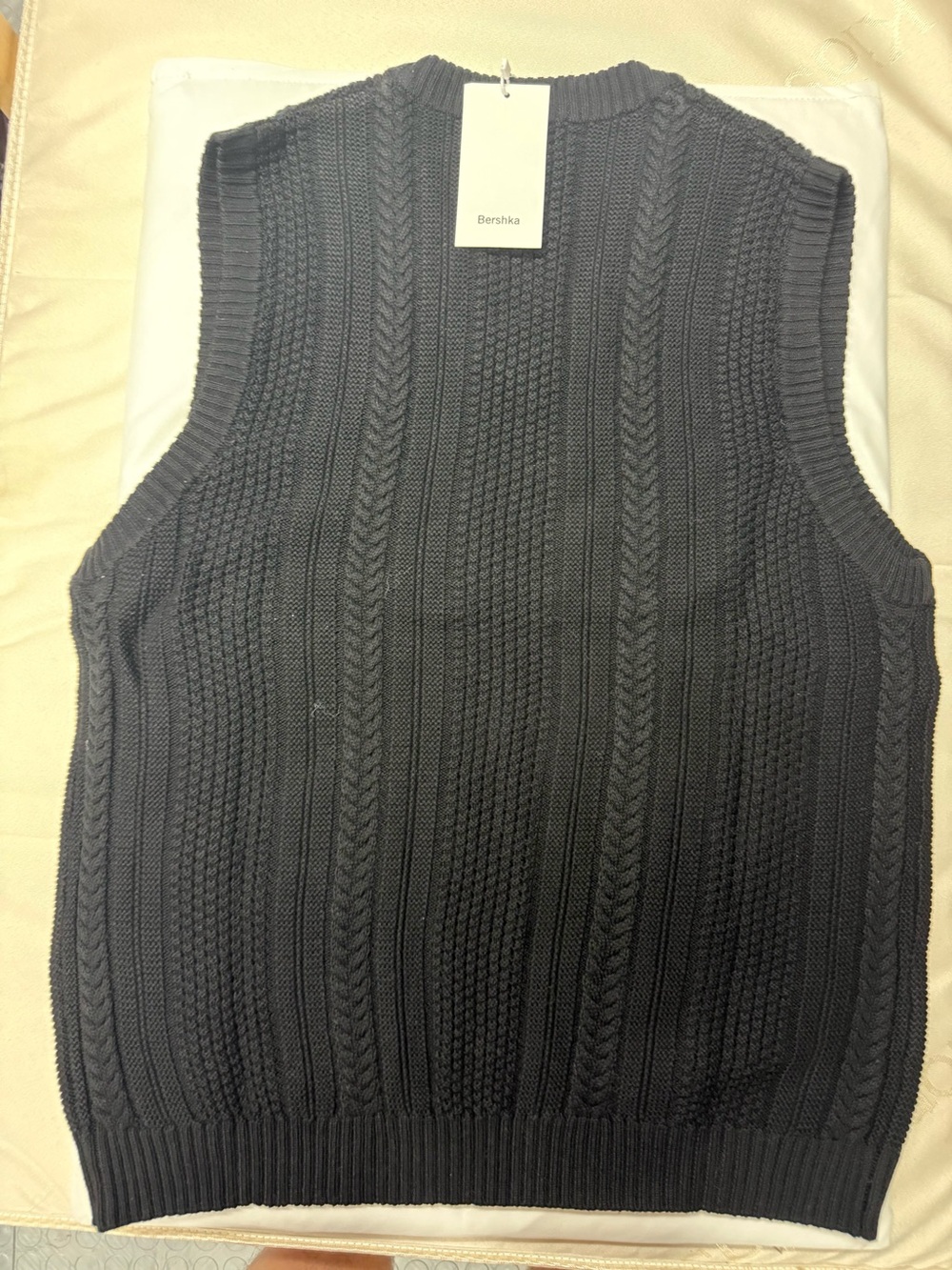 Bershka Black Cable Knit Sweater Vest V-Neck Sz L NWT - Picture 4 of 4